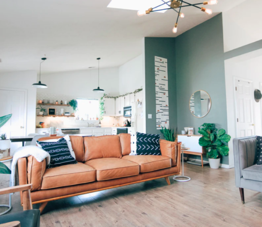 Jak ładnie i dobrze oświetlić dom lampy salon